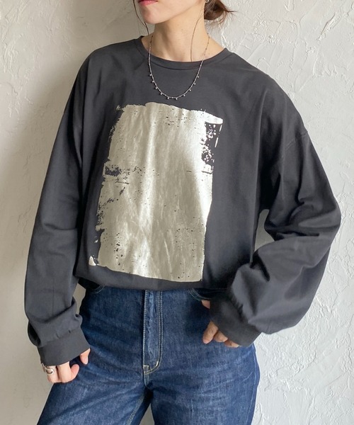 nu.de vintagecloset アートプリント 長袖Tシャツ ベージュ nu.de vintagecloset アートプリント 長袖Tシャツ ベージュ