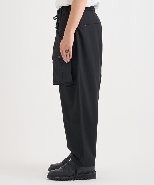 WHITE MOUNTAINEERING（ホワイトマウンテニアリング）の「【White Mountaineering / ホワイトマウンテニアリング】CARGO SAROUEL PANTS（カーゴパンツ・メンズ・ブラック・2/1/0）」の4枚目の写真