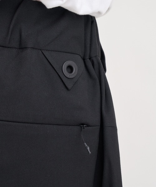WHITE MOUNTAINEERING（ホワイトマウンテニアリング）の「【White Mountaineering / ホワイトマウンテニアリング】CARGO SAROUEL PANTS（カーゴパンツ・メンズ・ブラック・2/1/0）」の9枚目の写真