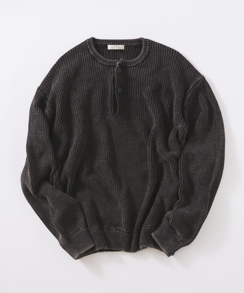 JOURNAL STANDARD relume（ジャーナルスタンダード　レリューム）の「フェードコットン ヘンリーネックニット（ニット/セーター・メンズ・ボルドー/グリーン/ブラウン/ブラック・LARGE/MEDIUM）」の2枚目の写真