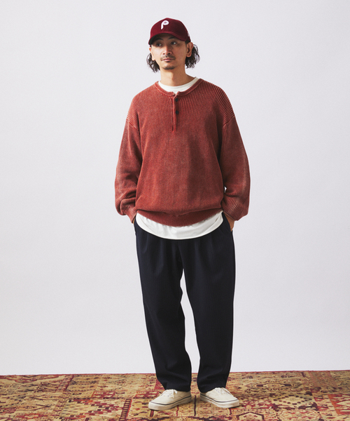 JOURNAL STANDARD relume（ジャーナルスタンダード　レリューム）の「フェードコットン ヘンリーネックニット（ニット/セーター・メンズ・ボルドー/グリーン/ブラウン/ブラック・LARGE/MEDIUM）」の6枚目の写真