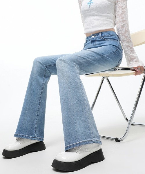 HANDO（ハンド）の「レディース 美脚 美シルエットフレアハイウエストデニムパンツ ブーツカット ストレッチ【オフィスカジュアル】【きれいめカジュアル】 韓国風（デニムパンツ・レディース・ブラック/ブルー・L/S/M/XL/XXL）」の2枚目の写真