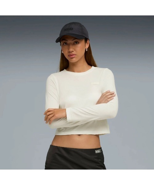 PUMA(プーマ)の「PUMA PUMA x ROSE SLIM LONGSLEEVE TEE(プーマ プーマ x ロゼ スリム ロングスリーブ Tシャツ)(Tシャツ/カットソー・レディース・ホワイト系/ブラック系・SMALL/MEDIUM/LARGE)」の2枚目の写真