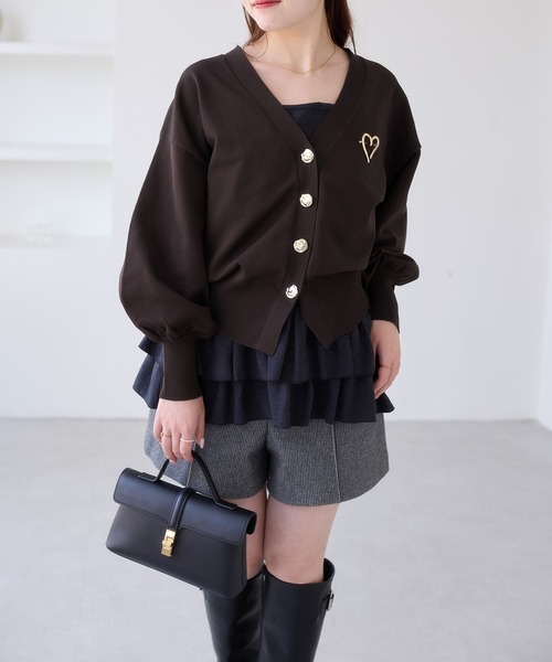 VIS(ビス)の「【WEB限定】メタル釦オーバーサイズカーディガン(カーディガン/ボレロ・レディース・ブラック/チャコールグレー/キナリ/ダークブラウン/ピンク・FREE)」の7枚目の写真