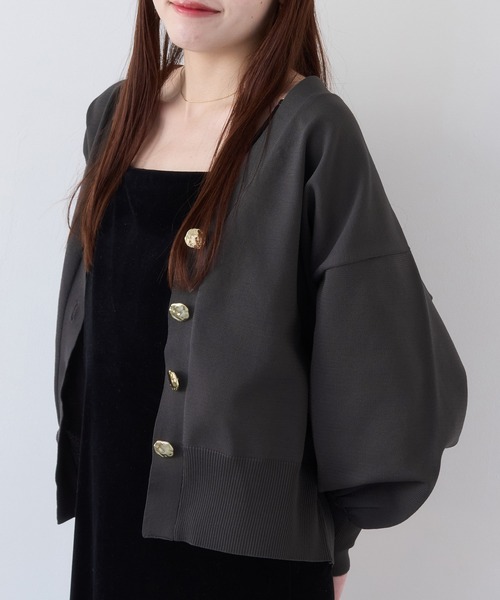 VIS(ビス)の「【WEB限定】メタル釦オーバーサイズカーディガン(カーディガン/ボレロ・レディース・ブラック/チャコールグレー/キナリ/ダークブラウン/ピンク・FREE)」の16枚目の写真