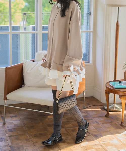 KOBE LETTUCE（コウベレタス）の「ダイバー素材レイヤード風袖リボントップス（スウェット・レディース・ベージュ/ブラウン/チャコール・M）」の10枚目の写真