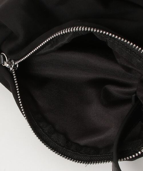 Lunea（ルネア）の「2wayサイドジップスウェード巾着バッグ（ショルダーバッグ・レディース・ベージュ/ブラック/ブラウン/ダークブラウン/グレー・FREE）」の10枚目の写真