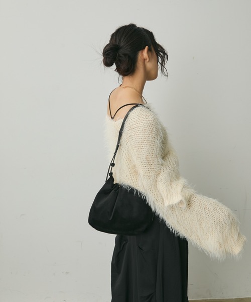 Lunea（ルネア）の「2wayサイドジップスウェード巾着バッグ（ショルダーバッグ・レディース・ベージュ/ブラック/ブラウン/ダークブラウン/グレー・FREE）」の16枚目の写真