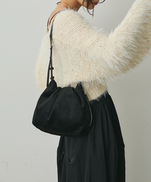 Lunea（ルネア）の「2wayサイドジップスウェード巾着バッグ（ショルダーバッグ・レディース・ベージュ/ブラック/ブラウン/ダークブラウン/グレー・FREE）」の11枚目の写真