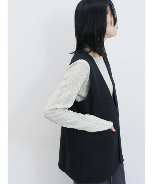 Samansa Mos2 blue（サマンサモスモスブルー）の「◎ノーカラージレ（ベスト・レディース・ブラック/ベージュ・F）」の4枚目の写真