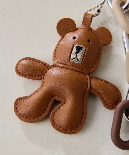 ear PAPILLONNER（イアパピヨネ）の「《インフルエンサーuchida企画》ゆるくまストラップ（チャーム・レディース・ブラウン・FREE）」の2枚目の写真