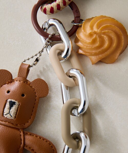 ear PAPILLONNER（イアパピヨネ）の「《インフルエンサーuchida企画》ゆるくまストラップ（チャーム・レディース・ブラウン・FREE）」の3枚目の写真