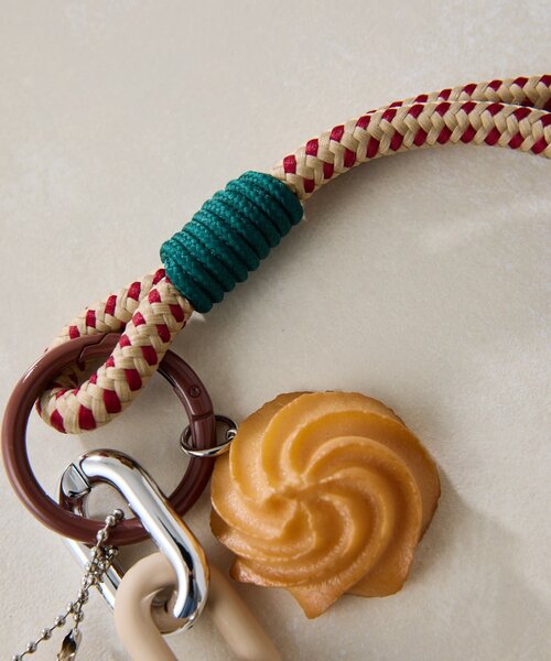 ear PAPILLONNER（イアパピヨネ）の「《インフルエンサーuchida企画》ゆるくまストラップ（チャーム・レディース・ブラウン・FREE）」の4枚目の写真