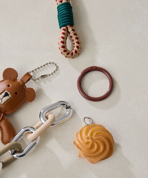 ear PAPILLONNER（イアパピヨネ）の「《インフルエンサーuchida企画》ゆるくまストラップ（チャーム・レディース・ブラウン・FREE）」の6枚目の写真