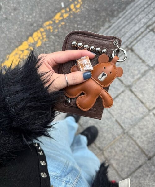 ear PAPILLONNER（イアパピヨネ）の「《インフルエンサーuchida企画》ゆるくまストラップ（チャーム・レディース・ブラウン・FREE）」の14枚目の写真