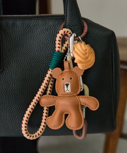 ear PAPILLONNER（イアパピヨネ）の「《インフルエンサーuchida企画》ゆるくまストラップ（チャーム・レディース・ブラウン・FREE）」の12枚目の写真