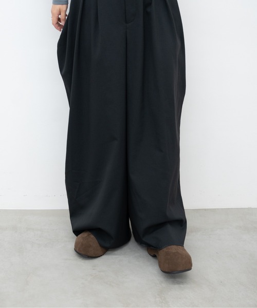 hwyl（ヒュイル）の「フェイクスエードシューズ（スリッポン・レディース・モカ/ベージュ・23.5/24.5）」の6枚目の写真