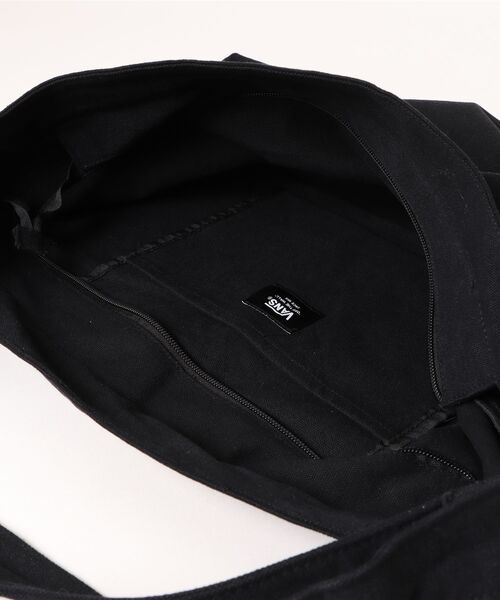 VANS(バンズ)の「VANS ヴァンズ Circle Canvas Shoulder Bag バッグ 125K7190200 BLACK(ボディバッグ/ウエストポーチ・メンズ・ブラック・FREE)」の4枚目の写真