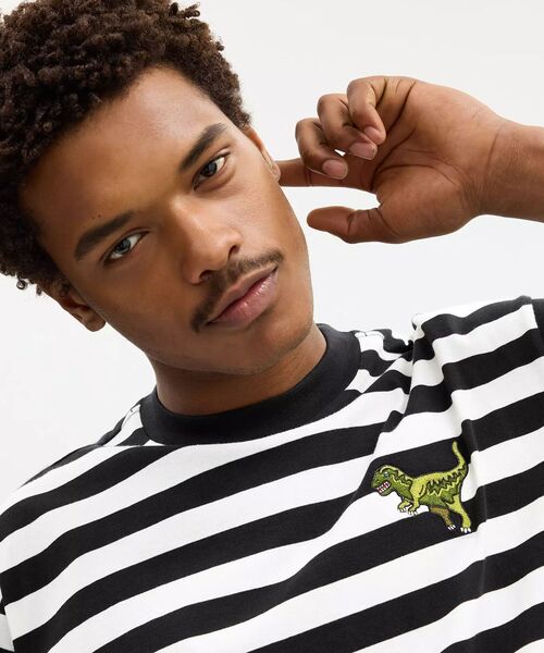 COACH（コーチ）の「ストライプ レキシー リラックスド Tシャツ（Tシャツ/カットソー・メンズ・ブルー系その他・XX-SMALL/X-LARGE/SMALL/MEDIUM/LARGE/X-SMALL）」の4枚目の写真