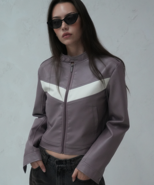AVANDRESS（アバンドレス ）の「V Vegan Leather Short Jacket BLACK（ライダースジャケット・レディース・ブラック・SMALL/MEDIUM）」の2枚目の写真