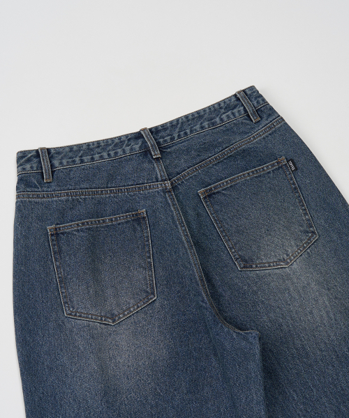 TOFFEE(トフィー)の「タックカーブドデニムパンツ (ミッドブルー)(デニムパンツ・メンズ・その他・SMALL/MEDIUM/LARGE/X-LARGE)」の3枚目の写真
