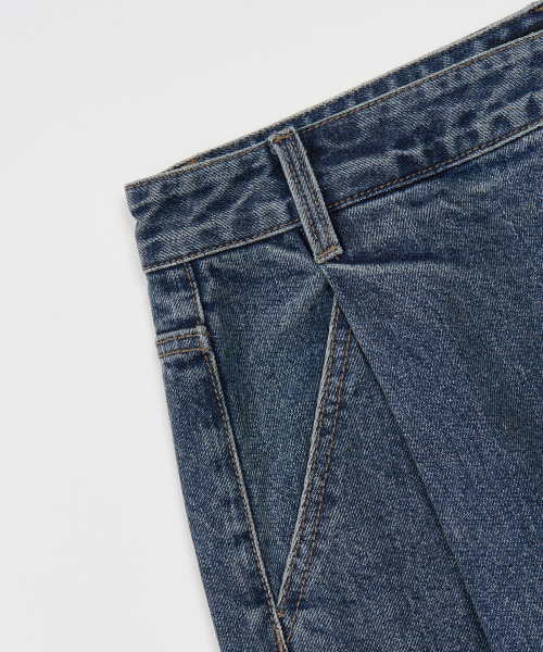 TOFFEE(トフィー)の「タックカーブドデニムパンツ (ミッドブルー)(デニムパンツ・メンズ・その他・SMALL/MEDIUM/LARGE/X-LARGE)」の4枚目の写真