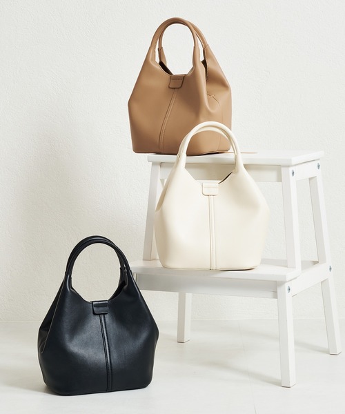 31 Sons de mode（トランテアン　ソン　ドゥ　モード）の「ソフトラウンド2wayバッグ（ハンドバッグ・レディース・ベージュ/ブラック/アイボリー・ﾌﾘ-）」の6枚目の写真