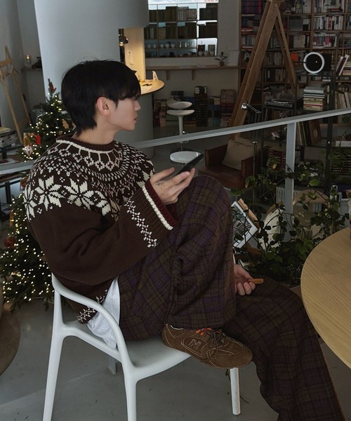 ASCLO（エジュクロ）の「【UNISEX】ASCLO／スノーノルディックニット（ニット/セーター・レディース・ブラウン/アイボリー・FREE）」の3枚目の写真
