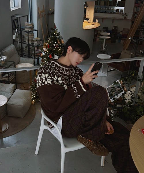 ASCLO（エジュクロ）の「【UNISEX】ASCLO／スノーノルディックニット（ニット/セーター・レディース・ブラウン/アイボリー・FREE）」の5枚目の写真