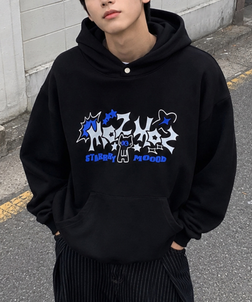 MOZMOZ(モズモズ)の「ステリームードグラフィックオーバーサイズフードブラック(パーカー・レディース・その他・XL/XXL/M)」の1枚目の写真
