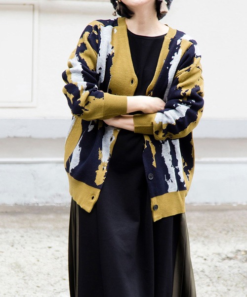 OSMOSIS(オズモーシス)の「2WAYジャガードニットプルオーバー(カーディガン/ボレロ・レディース・オリーブ/ライトベージュ/パープル・ONE SIZE)」の2枚目の写真