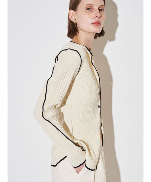 ELENDEEK（エレンディーク）の「バイカラーアンサンブルニット（カーディガン/ボレロ・レディース・アイボリー/ブラック/ラベンダー・FREE）」の7枚目の写真