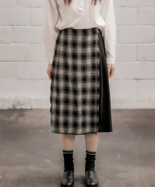 COTTON BELL(コットンベル)の「Check Overlap Skirt - Black Check(スカート・レディース・その他・FREE)」の1枚目の写真