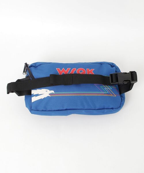 JANSPORT（ジャンスポーツ）の「【JANSPORT】JANSPORT X STRANGER THINGS WASHINGTON WAISTPACK SQUAWK RADIO - HAWKINS HITMAKER（ボディバッグ/ウエストポーチ・メンズ・ブルー系その他・FREE）」の2枚目の写真