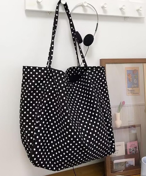 TONE SELECT GOODS（トーンセレクトグッズ）の「Liaa/大容量 ドット柄 トートバッグ A18735（トートバッグ・レディース・ブラック/レッド/ホワイト・FREE）」の3枚目の写真