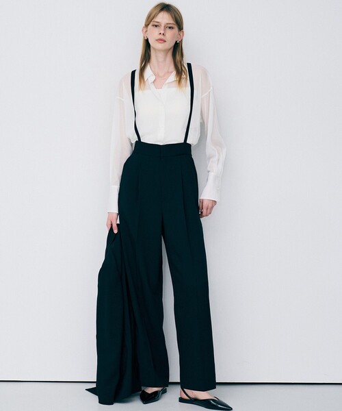 uncrave(アンクレイヴ)の「ウォッシャブルドライサップ ワイドパンツ(サスペンダー付き)(その他パンツ・レディース・ブラック系/グレー系/ベージュ系1/黄土色系/ネイビー系・3/2/0/00/1)」の2枚目の写真