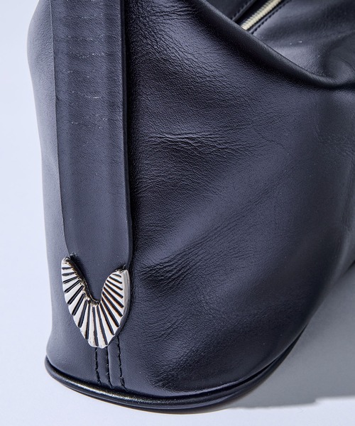 TOGA PULLA（トーガ　プルラ）の「【TOGA PULLA/トーガプルラ】Leather mini bag/レザーミニバッグ（ハンドバッグ・レディース・ブラック・FREE）」の12枚目の写真