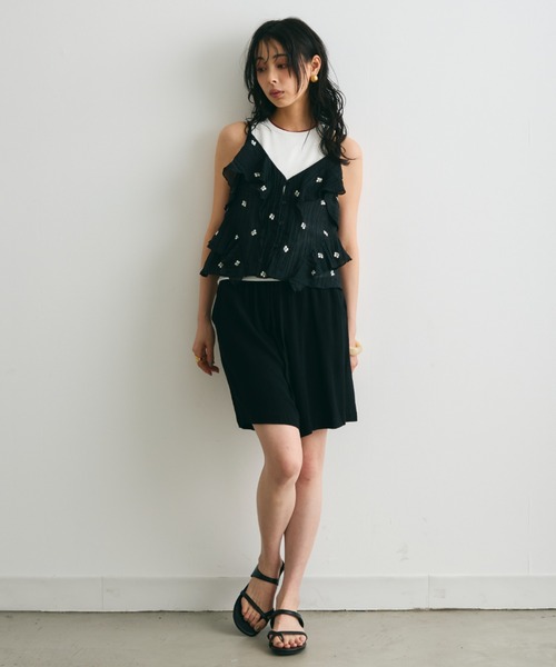 Trish(トリッシュ)の「シアー楊柳ヘムフリル刺繍オーバーキャミ(キャミソール・レディース・キャメル/ブラック・MEDIUM)」の10枚目の写真
