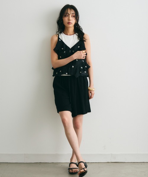 Trish(トリッシュ)の「シアー楊柳ヘムフリル刺繍オーバーキャミ(キャミソール・レディース・キャメル/ブラック・MEDIUM)」の11枚目の写真