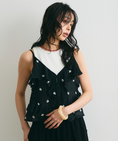 Trish(トリッシュ)の「シアー楊柳ヘムフリル刺繍オーバーキャミ(キャミソール・レディース・キャメル/ブラック・MEDIUM)」の5枚目の写真
