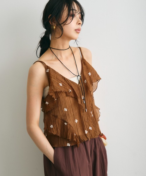 Trish(トリッシュ)の「シアー楊柳ヘムフリル刺繍オーバーキャミ(キャミソール・レディース・キャメル/ブラック・MEDIUM)」の20枚目の写真
