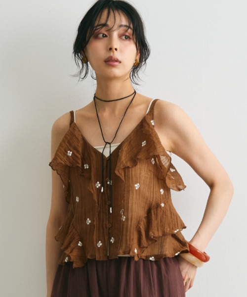 Trish(トリッシュ)の「シアー楊柳ヘムフリル刺繍オーバーキャミ(キャミソール・レディース・キャメル/ブラック・MEDIUM)」の18枚目の写真