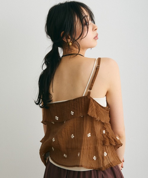 Trish(トリッシュ)の「シアー楊柳ヘムフリル刺繍オーバーキャミ(キャミソール・レディース・キャメル/ブラック・MEDIUM)」の21枚目の写真