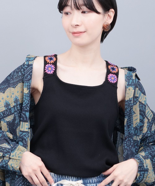 チチカカ（チチカカ）の「クロシェインナータンクトップ（タンクトップ・レディース・ブラック/オフホワイト/グリーン・MEDIUM/LARGE）」の2枚目の写真