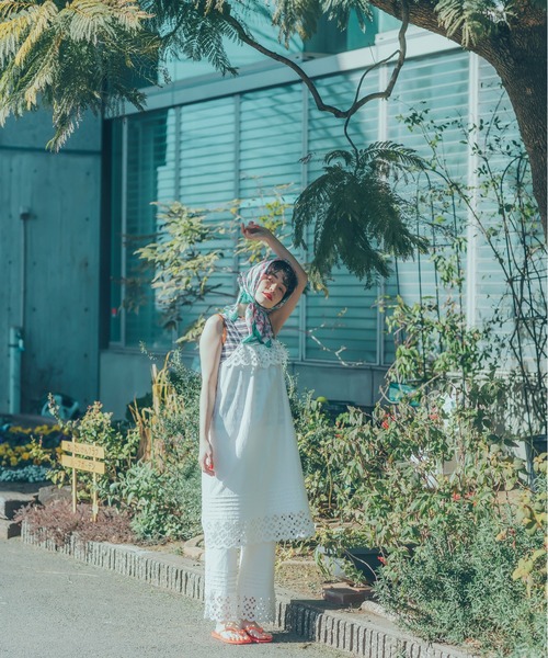 Dot＆Stripes CHILD WOMAN（ドットアンドストライプス　チャイルドウーマン）の「コットンリネンキャンバス フラワーカットワーク イージーパンツ（その他パンツ・レディース・ホワイト・FREE）」の3枚目の写真