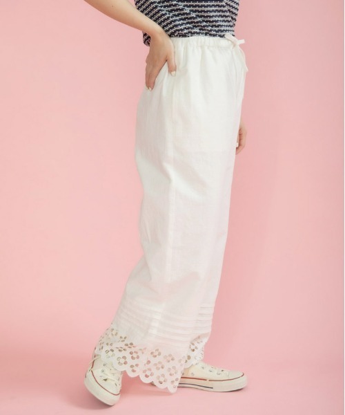 Dot＆Stripes CHILD WOMAN（ドットアンドストライプス　チャイルドウーマン）の「コットンリネンキャンバス フラワーカットワーク イージーパンツ（その他パンツ・レディース・ホワイト・FREE）」の15枚目の写真