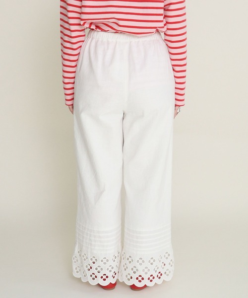 Dot&Stripes CHILD WOMAN(ドットアンドストライプス チャイルドウーマン)の「コットンリネンキャンバス フラワーカットワーク イージーパンツ(その他パンツ・レディース・ホワイト/ブラック・FREE)」の6枚目の写真