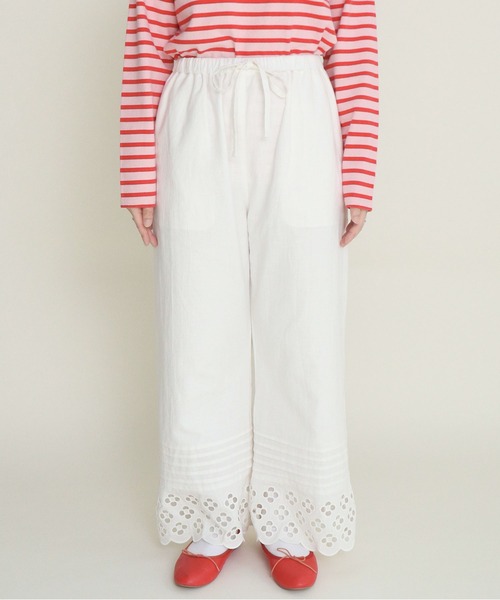 Dot&Stripes CHILD WOMAN(ドットアンドストライプス チャイルドウーマン)の「コットンリネンキャンバス フラワーカットワーク イージーパンツ(その他パンツ・レディース・ホワイト/ブラック・FREE)」の4枚目の写真