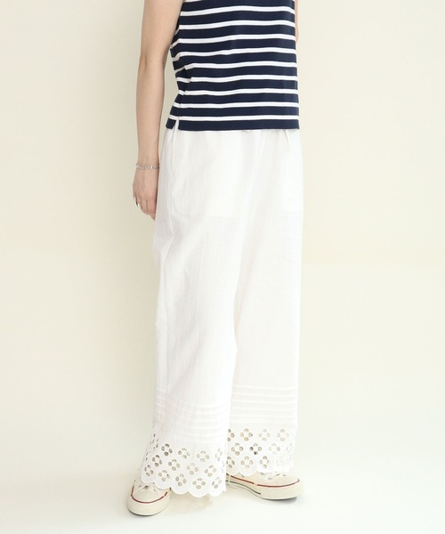 Dot&Stripes CHILD WOMAN(ドットアンドストライプス チャイルドウーマン)の「コットンリネンキャンバス フラワーカットワーク イージーパンツ(その他パンツ・レディース・ホワイト/ブラック・FREE)」の15枚目の写真