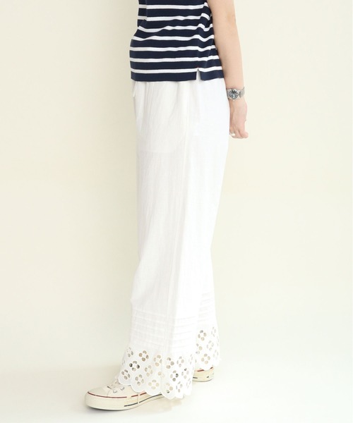 Dot&Stripes CHILD WOMAN(ドットアンドストライプス チャイルドウーマン)の「コットンリネンキャンバス フラワーカットワーク イージーパンツ(その他パンツ・レディース・ホワイト/ブラック・FREE)」の16枚目の写真